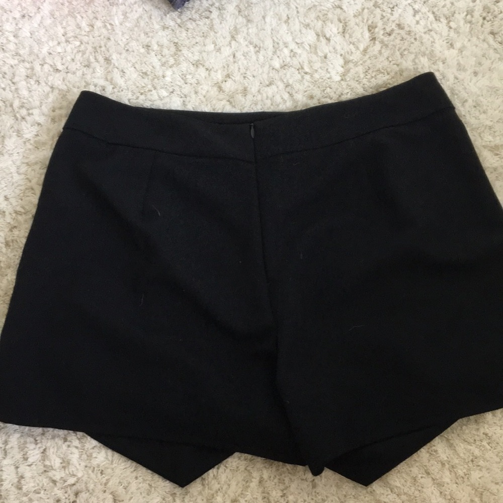 Envelope Shorts - Picture 3 of 3